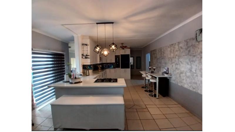 To Let 3 Bedroom Property for Rent in Uitenhage Eastern Cape